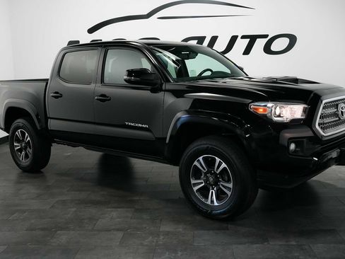 Used 2017 Toyota Tacoma TRD Sport RWD image 7