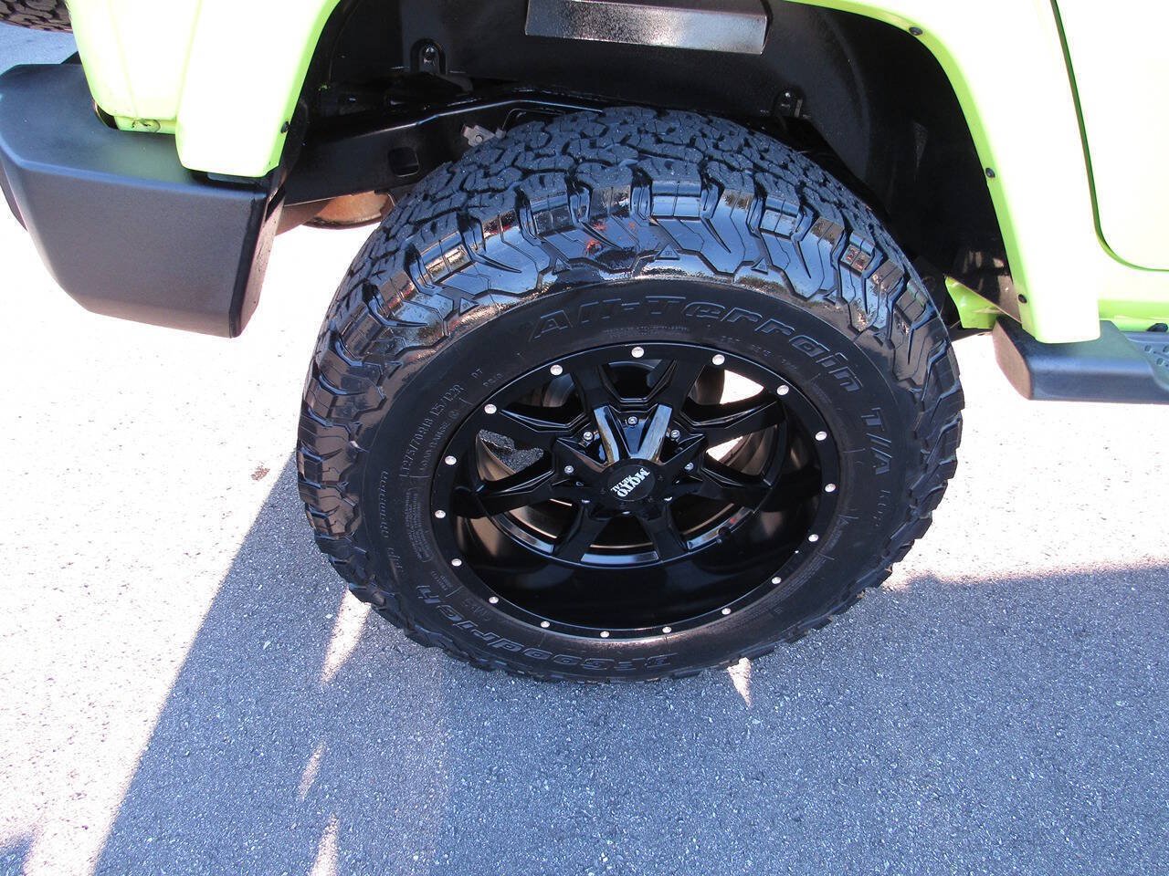 Used 2016 Jeep Wrangler Unlimited Sahara w/ Max Tow Package AWD/4WD image 13