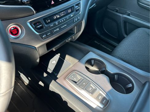 Used 2024 Honda Ridgeline Sport image 16