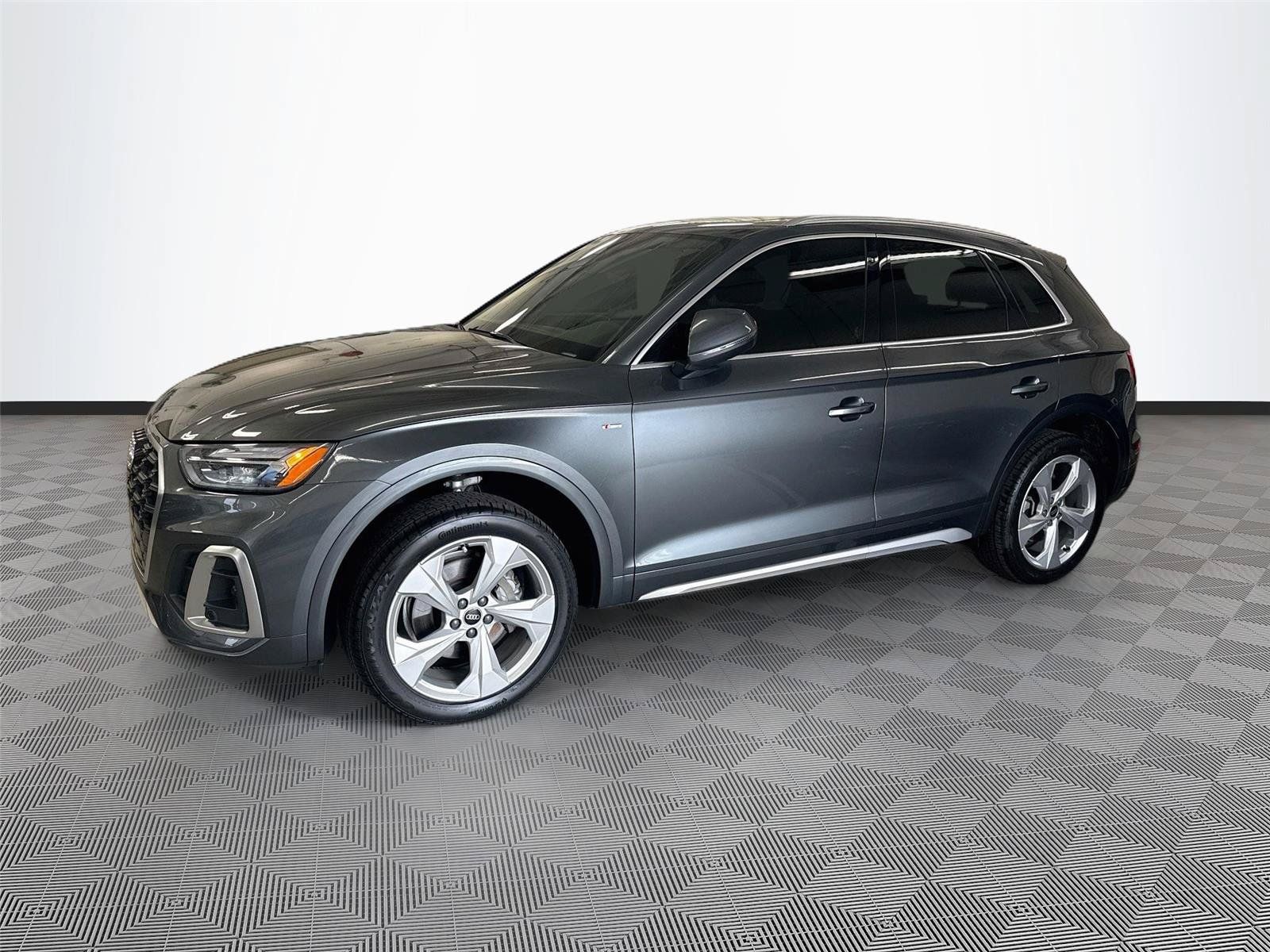 Used 2023 Audi Q5 2.0T Premium Plus w/ Premium Plus Package AWD/4WD image 3