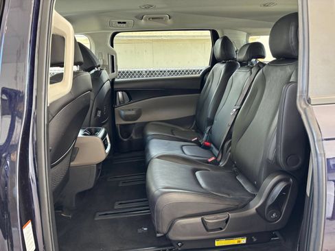 Used 2026 Kia Carnival FWD image 28