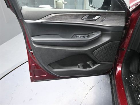 Used 2025 Jeep Grand Cherokee Limited w/ MOPAR Finishing Package image 17