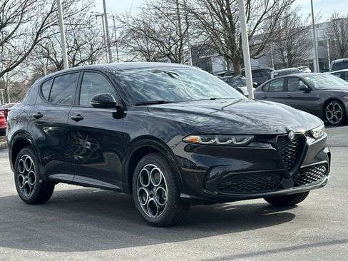 New 2025 Alfa Romeo Tonale w/ Premium Package image 4