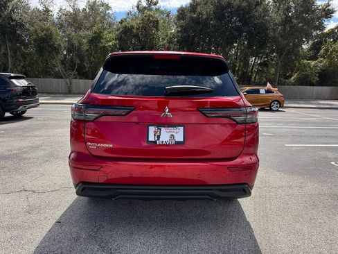 New 2025 Mitsubishi Outlander ES FWD image 7