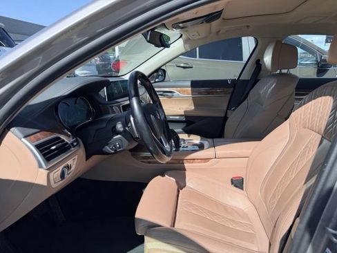 Used 2018 BMW 750i RWD image 21