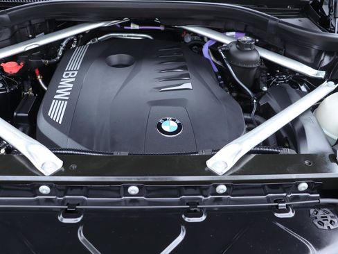 Used 2025 BMW X5 xDrive40i w/ M Sport Package AWD/4WD image 39