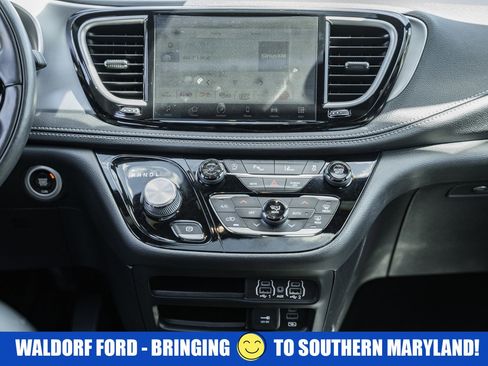 Used 2022 Chrysler Pacifica Touring-L w/ S Appearance Package AWD/4WD image 41