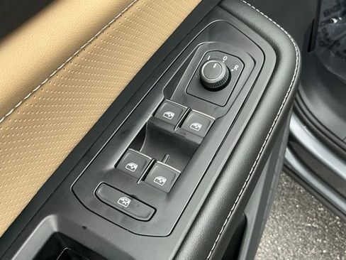 Used 2025 Volkswagen Atlas Cross Sport SE AWD/4WD image 13