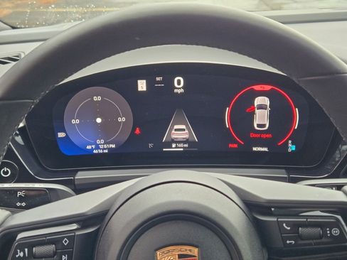 Certified 2025 Porsche Macan Electric image 29