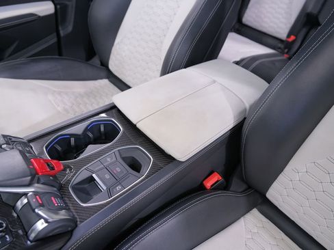 Used 2022 Lamborghini Urus AWD/4WD image 31