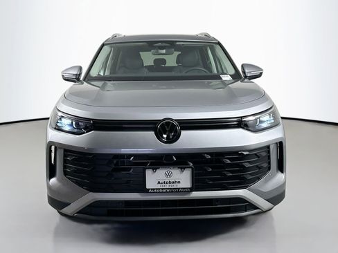 New 2026 Volkswagen Tiguan SE image 2