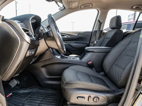 Used 2018 Chevrolet Equinox LT image 4