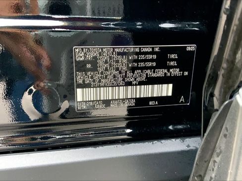 Used 2025 Toyota RAV4 Limited image 34