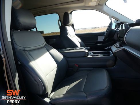 New 2025 Ford Expedition Active image 13