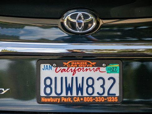 Used 2017 Toyota Camry SE FWD image 17