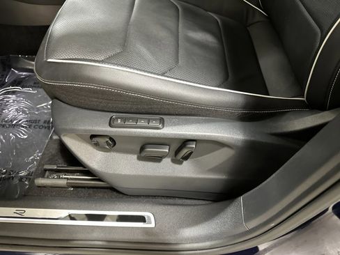 Certified 2023 Volkswagen Tiguan SEL R-Line image 17