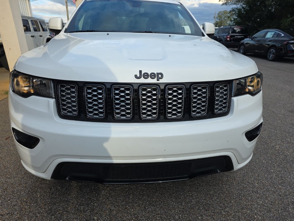 Used 2020 Jeep Grand Cherokee Altitude AWD/4WD image 7