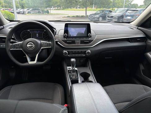 Used 2025 Nissan Altima 2.5 SV FWD image 25