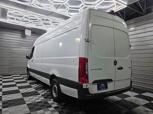 Used 2022 Mercedes-Benz Sprinter 2500 image 8