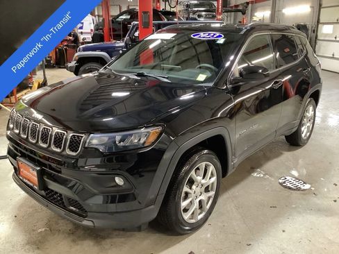 Used 2023 Jeep Compass Latitude AWD/4WD image 1