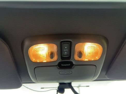 Used 2010 Mercury Mariner Premier image 28