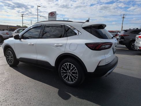 Used 2025 Ford Escape SE FWD image 3