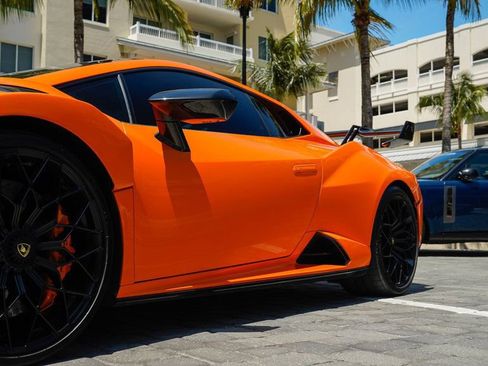 Used 2022 Lamborghini Huracan STO image 9