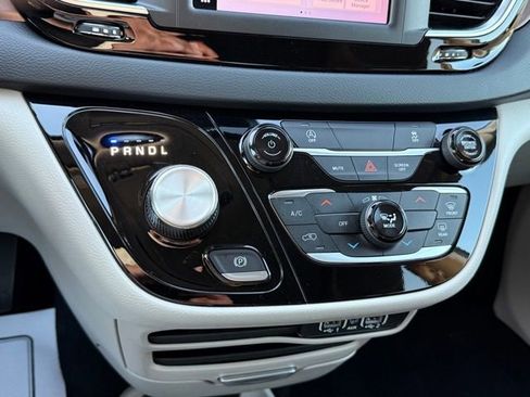 Used 2023 Chrysler Voyager LX FWD image 20