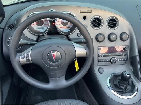 Used 2006 Pontiac Solstice Convertible w/ Power Package RWD image 15