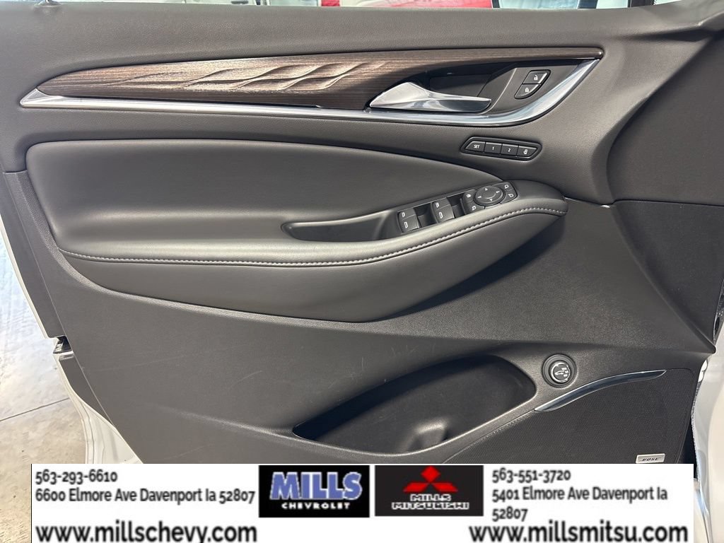 Used 2024 Buick Enclave Avenir w/ Avenir Technology Package AWD/4WD image 9