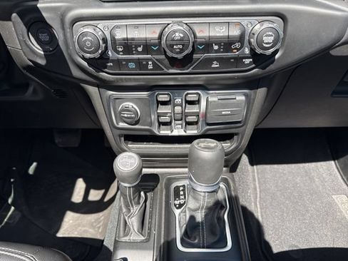 Used 2023 Jeep Wrangler Unlimited Sahara w/ Cold Weather Group AWD/4WD image 16