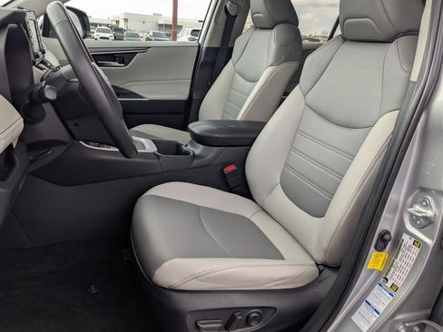 Used 2022 Toyota RAV4 XLE Premium AWD/4WD image 31