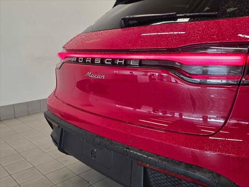 Used 2025 Porsche Macan AWD/4WD image 14