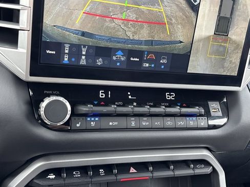 Used 2025 Toyota Tundra Platinum image 39