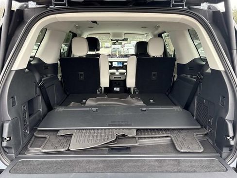 New 2026 Lincoln Navigator Premiere image 12