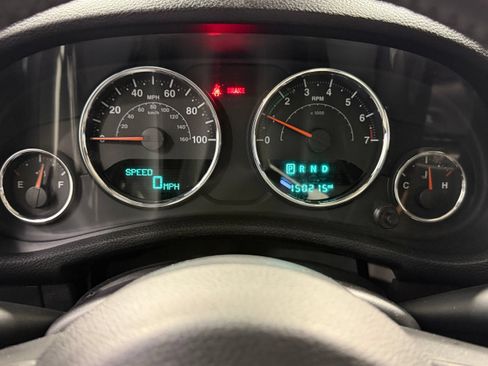 Used 2015 Jeep Wrangler Unlimited Sahara AWD/4WD image 40