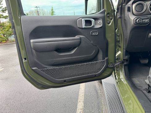 Used 2021 Jeep Wrangler Sport image 27