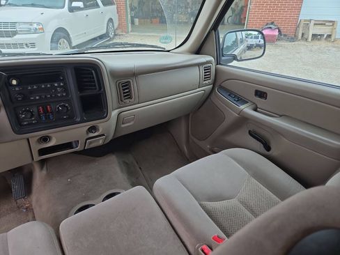 Used 2005 Chevrolet Suburban LS RWD image 11