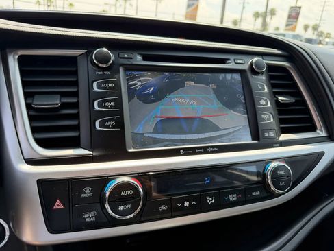 Used 2019 Toyota Highlander SE image 26