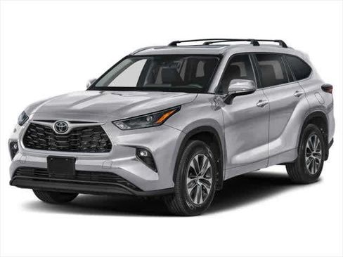 Used 2025 Toyota Highlander XLE FWD image 1