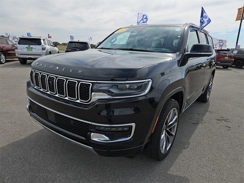 Used 2024 Jeep Wagoneer Series III w/ Premium Group I image 12