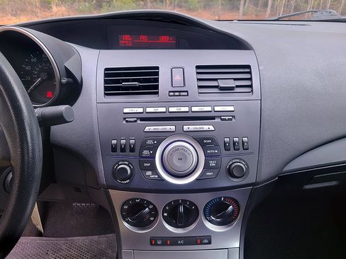 Used 2010 MAZDA MAZDA3 i Sport image 34