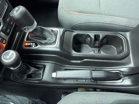 Used 2025 Jeep Wrangler Unlimited Rubicon image 37