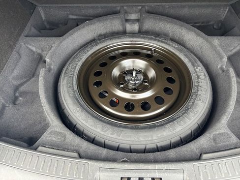 Used 2025 Lincoln Corsair Reserve w/ Equipment Group 202A AWD/4WD image 6