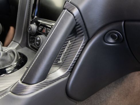 Used 2014 SRT Viper GTS w/ Exterior Carbon Fiber Package RWD image 19
