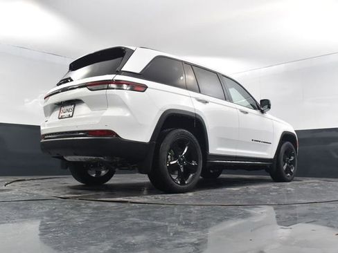 New 2025 Jeep Grand Cherokee Altitude w/ Trailer Tow Package AWD/4WD image 53