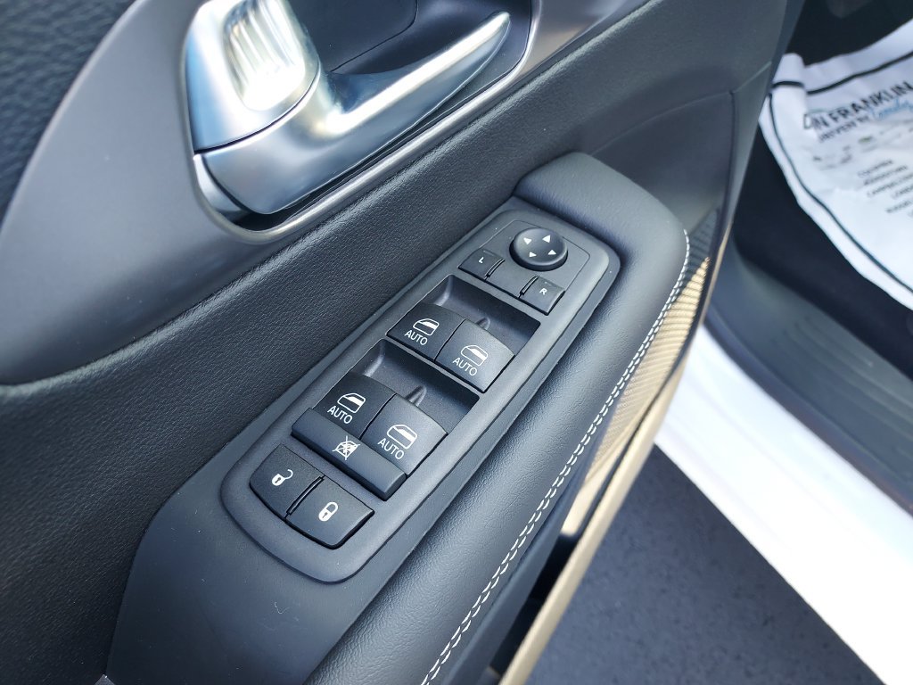 New 2026 Chrysler Pacifica Select FWD image 11