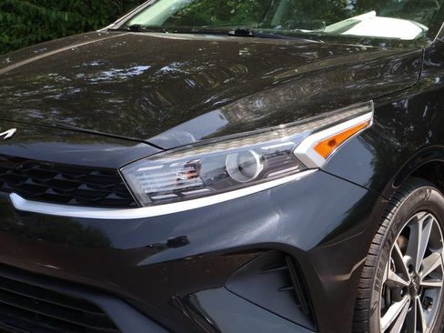 Used 2024 Kia Forte LXS FWD image 3