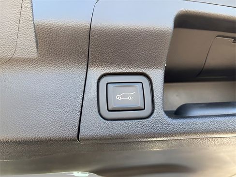 Used 2023 GMC Acadia SLT image 22