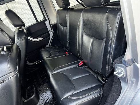 Used 2015 Jeep Wrangler Unlimited Sahara w/ Dual Top Group AWD/4WD image 20